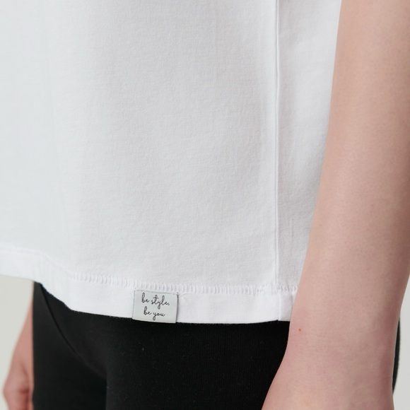 Aija t-shirt is %100 cotton. - Picture 2 of 4